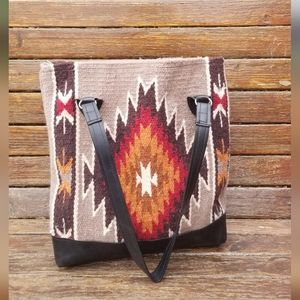 Saddle blanket style bag